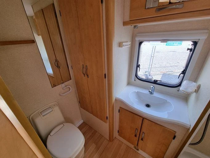 2004 Bailey Ranger 460 - Image 5